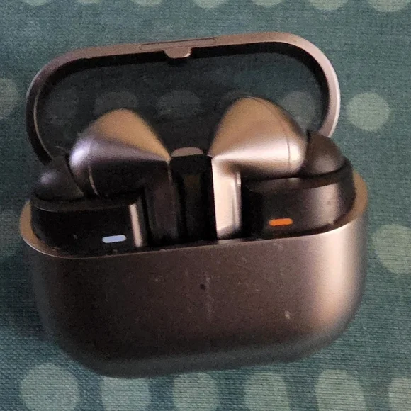 Samsung Earbud Headphones - Black - Picture 2 of 7